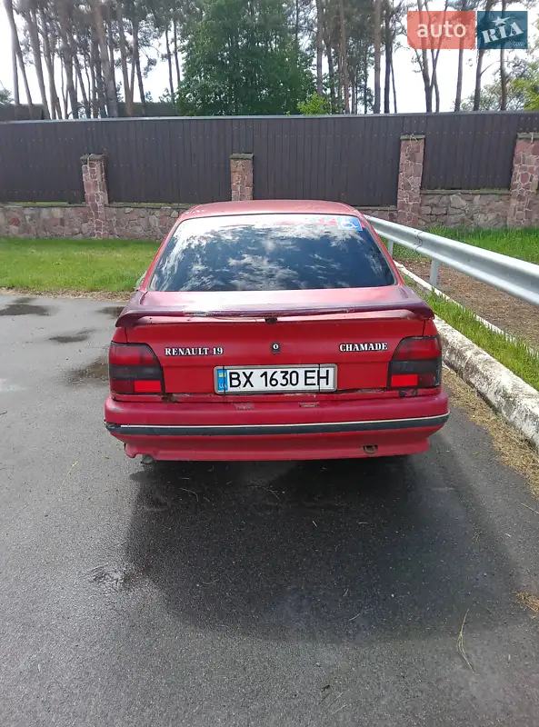 Седан Renault 19 1992 в 