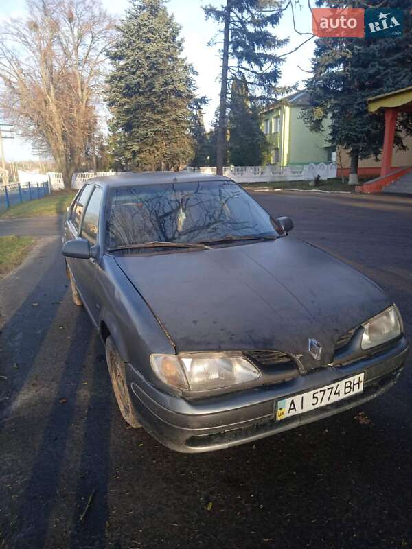 Седан Renault 19 1990 в Тучині