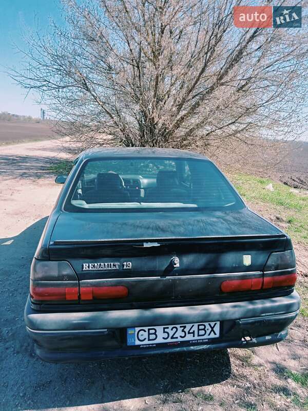 Седан Renault 19 1992 в Бобровиці