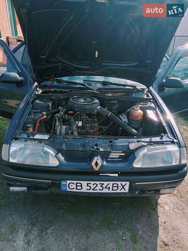 Седан Renault 19 1992 в Бобровиці