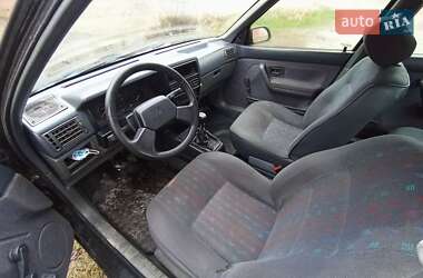 Седан Renault 19 1992 в 