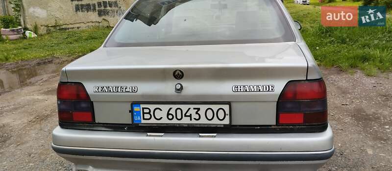 Седан Renault 19 1992 в Дрогобичі
