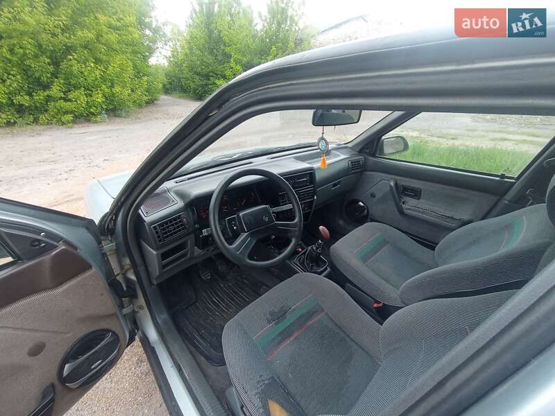 Хетчбек Renault 19 1990 в Радивиліві