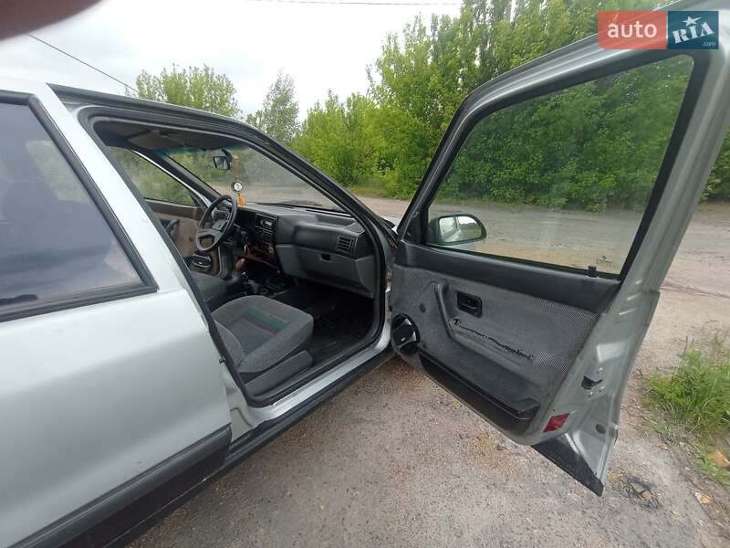 Хетчбек Renault 19 1990 в Радивиліві