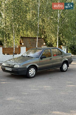 Седан Renault 19 1990 в Смілі
