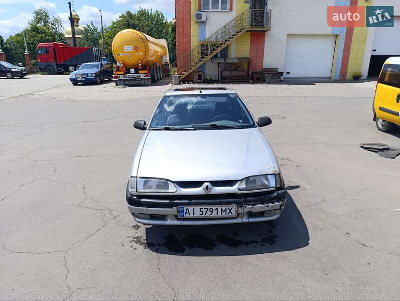 Седан Renault 19 1993 в Білій Церкві