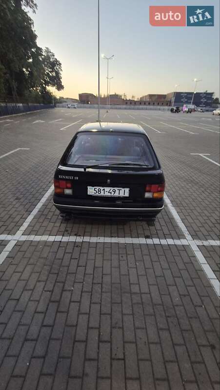 Хэтчбек Renault 19 1990 в Тернополе