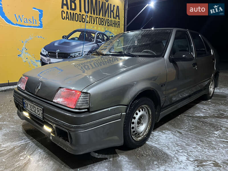 Хэтчбек Renault 19 1990 в Прилуках