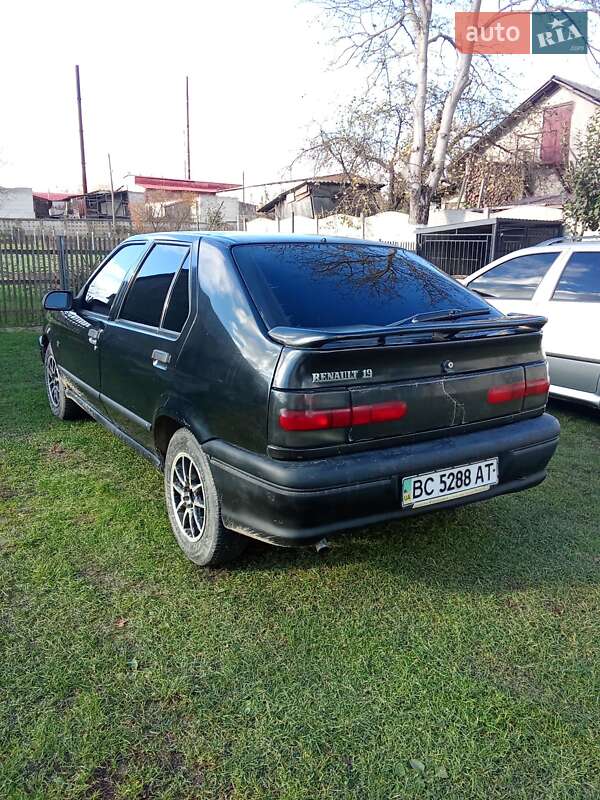 Хэтчбек Renault 19 1995 в Львове