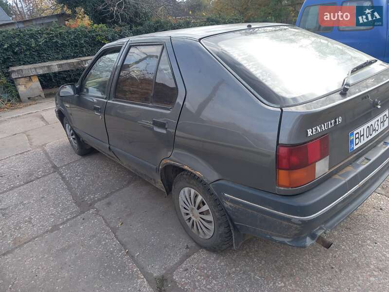 Хэтчбек Renault 19 1989 в Арцизе
