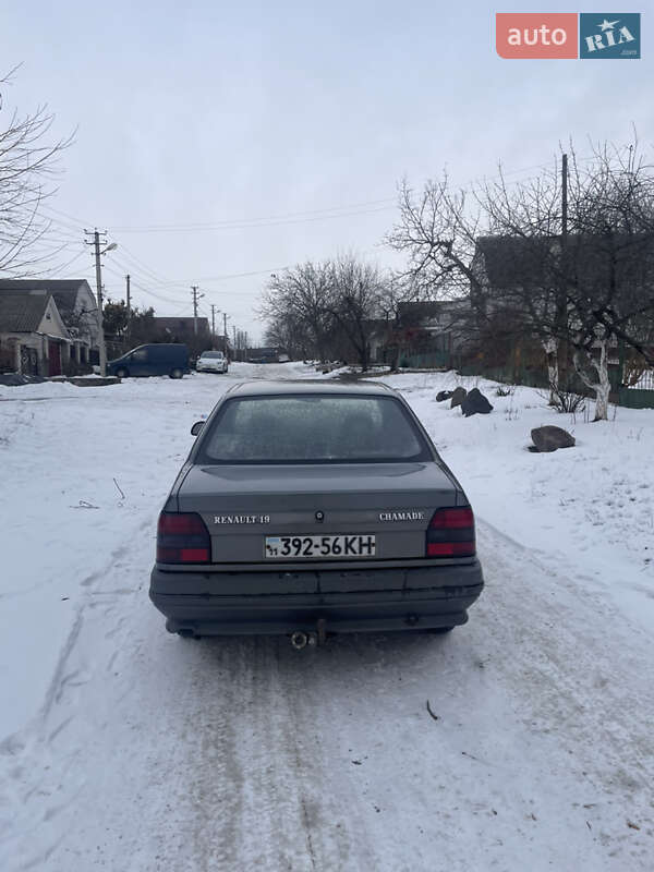 Седан Renault 19 1992 в Умани фото 5 Седан Renault 19 1992 в Умани