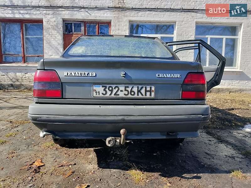 Седан Renault 19 1992 в Умані
