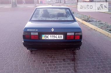 Седан Renault 21 1988 в Ровно