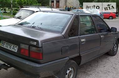 Седан Renault 21 1987 в Миколаєві