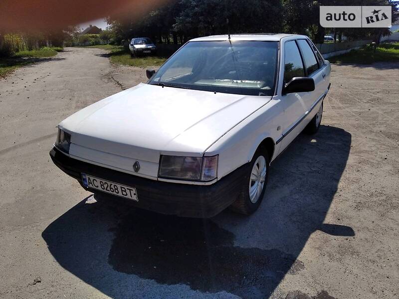 Седан Renault 21 1987 в Ровно