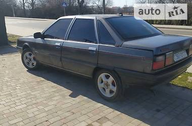 Седан Renault 21 1986 в Самборе