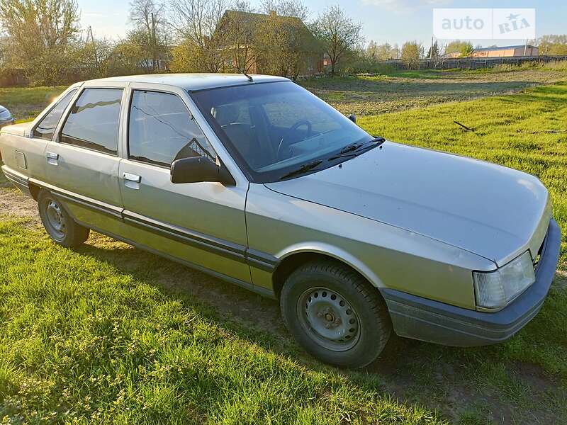 Седан Renault 21 1988 в Ромнах