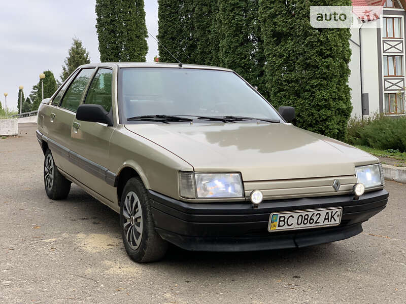 Седан Renault 21 1987 в Трускавце