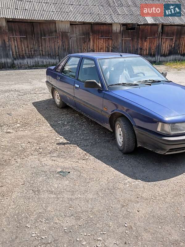Седан Renault 21 1990 в Вижниці