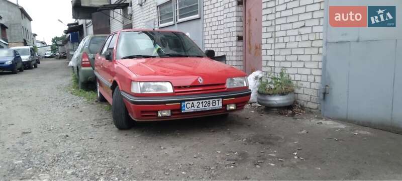 Универсал Renault 21 1990 в 