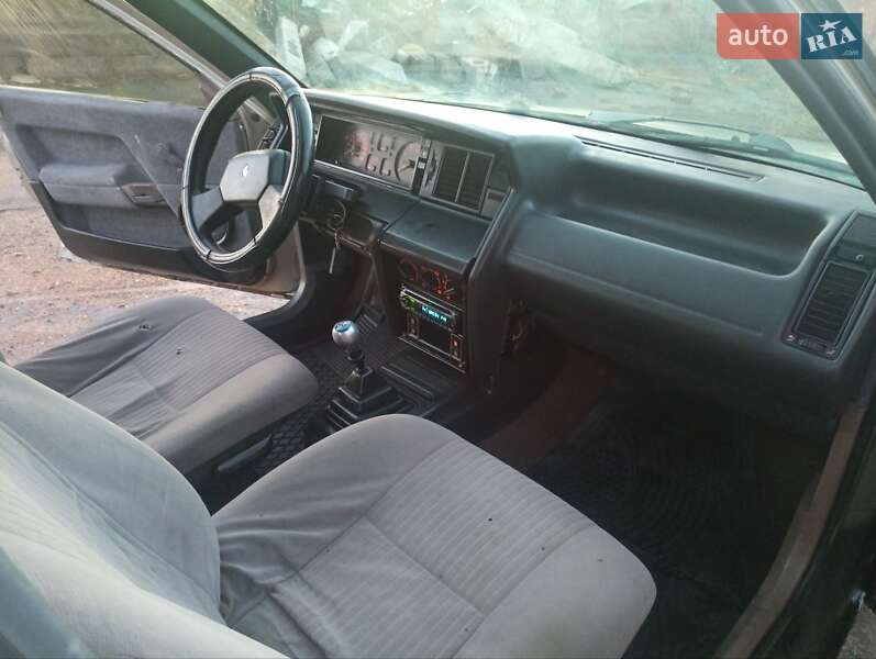 Седан Renault 21 1988 в Радивилове