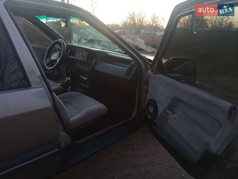 Седан Renault 21 1988 в Радивилове