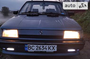 Седан Renault 9 1988 в Золочеве