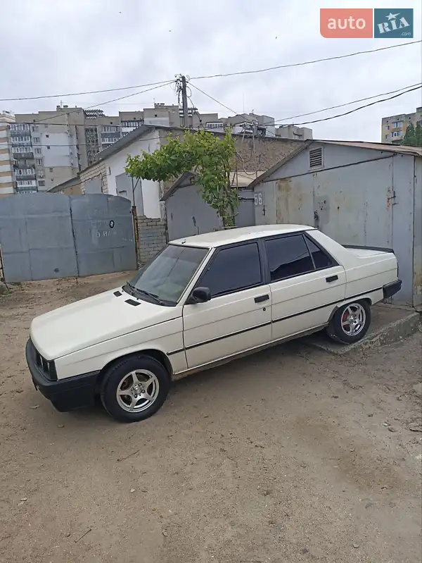 Renault 9