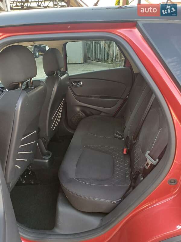 Внедорожник / Кроссовер Renault Captur 2016 в Ужгороде