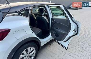 Позашляховик / Кросовер Renault Captur 2021 в 