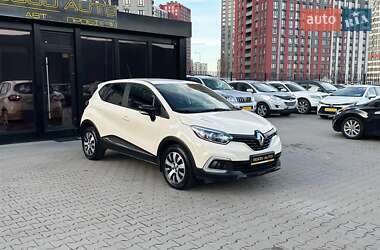 Внедорожник / Кроссовер Renault Captur 2017 в Киеве