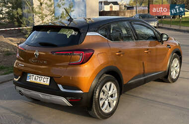 Позашляховик / Кросовер Renault Captur 2021 в 