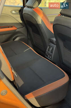 Позашляховик / Кросовер Renault Captur 2021 в 
