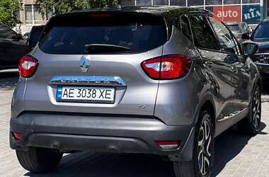 Позашляховик / Кросовер Renault Captur 2016 в 