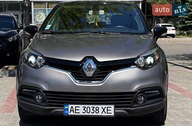 Позашляховик / Кросовер Renault Captur 2016 в 