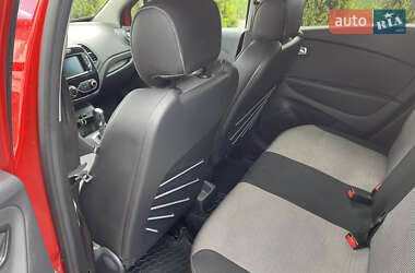 Внедорожник / Кроссовер Renault Captur 2017 в 