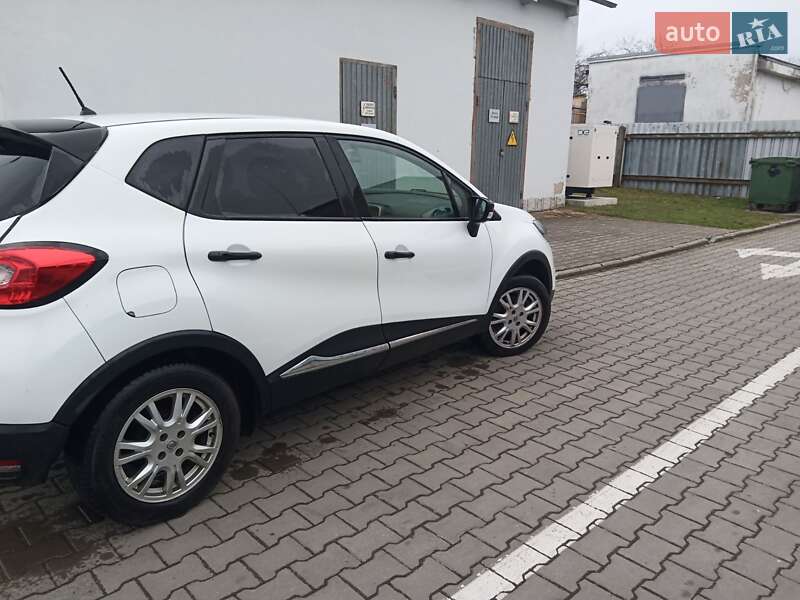 Внедорожник / Кроссовер Renault Captur 2016 в Луцке