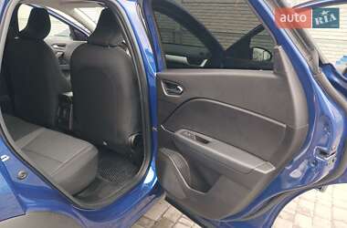 Внедорожник / Кроссовер Renault Captur 2021 в 