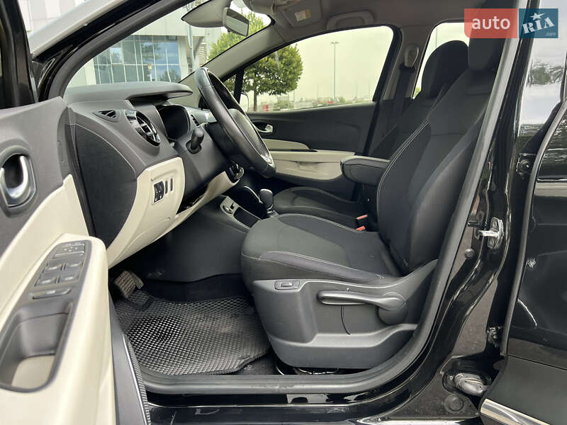 Внедорожник / Кроссовер Renault Captur 2019 в Киеве