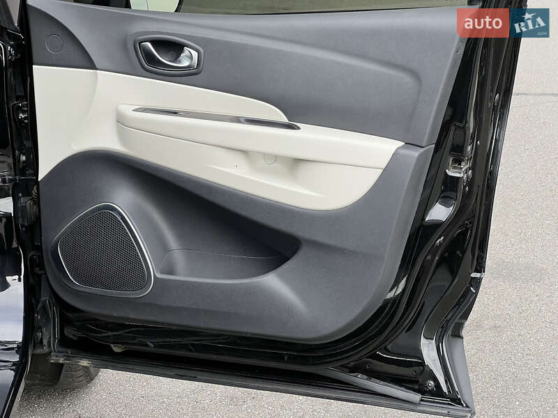 Внедорожник / Кроссовер Renault Captur 2019 в Киеве