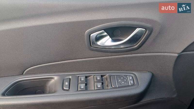 Внедорожник / Кроссовер Renault Captur 2019 в Киеве