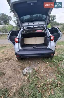 Внедорожник / Кроссовер Renault Captur 2017 в 