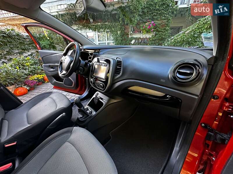 Внедорожник / Кроссовер Renault Captur 2016 в Львове