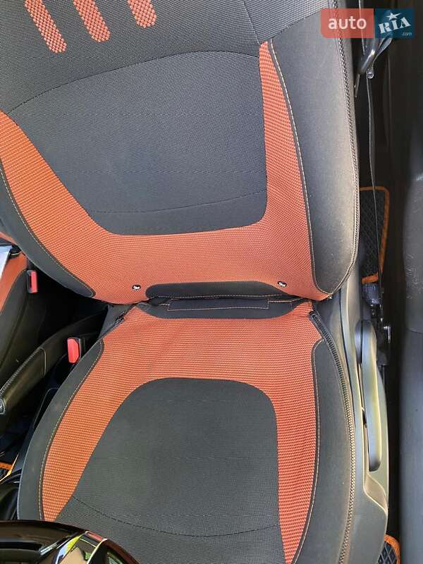 Внедорожник / Кроссовер Renault Captur 2015 в Горишних Плавнях