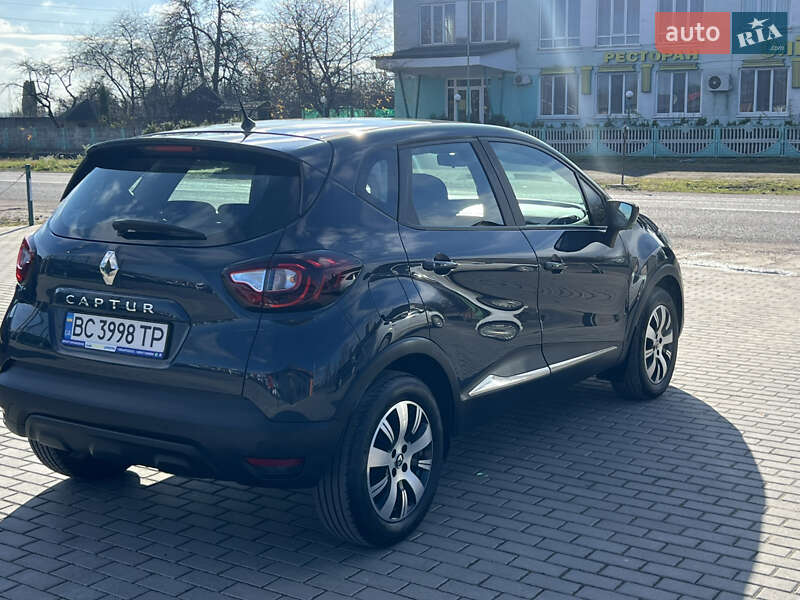 Внедорожник / Кроссовер Renault Captur 2018 в Лопатине