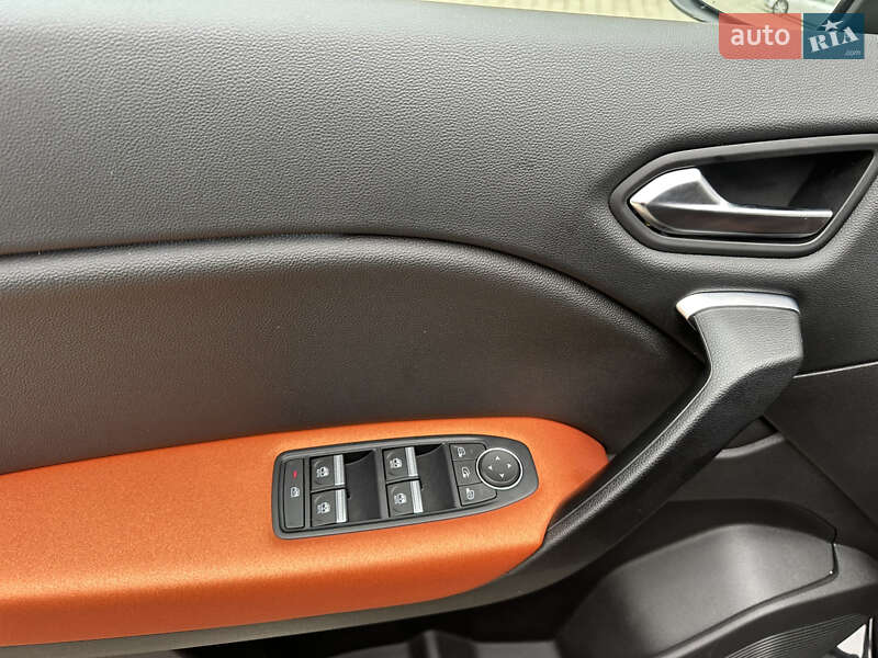 Внедорожник / Кроссовер Renault Captur 2020 в Львове