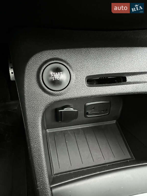 Внедорожник / Кроссовер Renault Captur 2019 в Тернополе