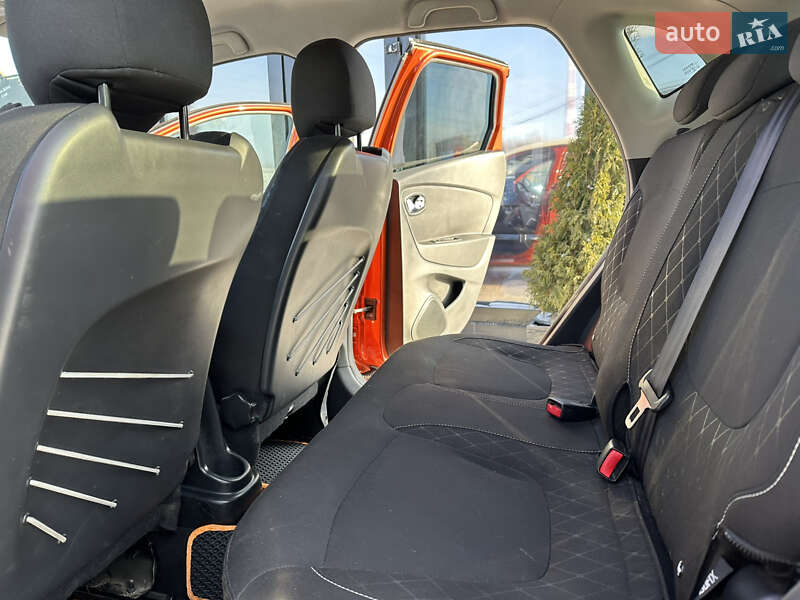 Позашляховик / Кросовер Renault Captur 2015 в Харкові