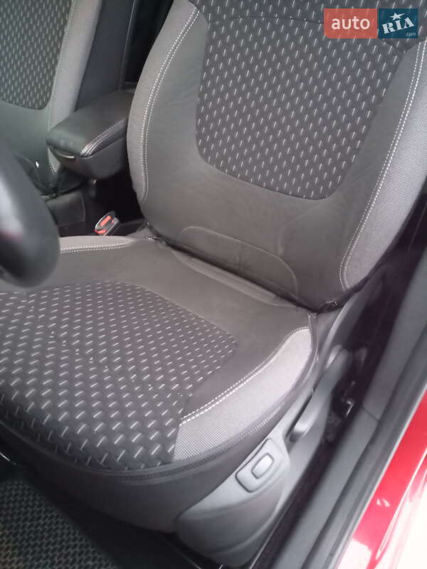 Внедорожник / Кроссовер Renault Captur 2017 в Мостиске фото 13 Внедорожник / Кроссовер Renault Captur 2017 в Мостиске