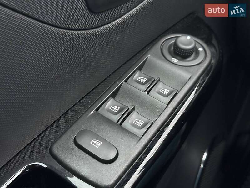 Позашляховик / Кросовер Renault Captur 2016 в Києві